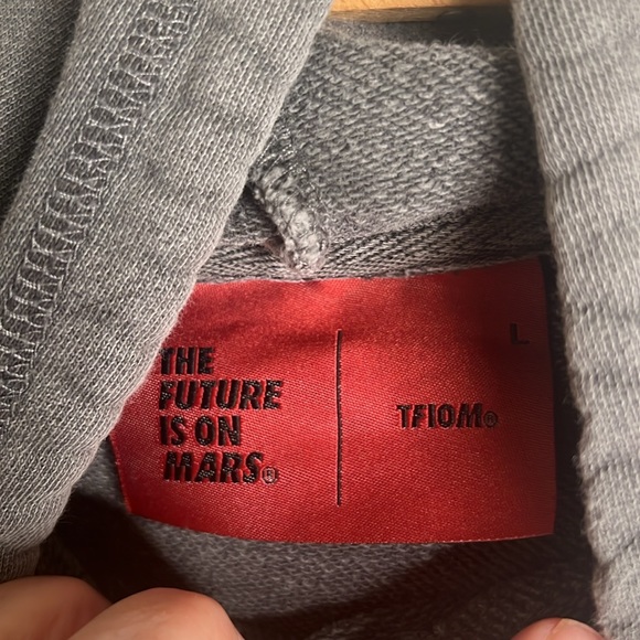 TFIOM -the future is on Mars Meteorite gray embroidered with MARS REEL - Picture 3 of 7